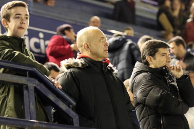 Imágenes del búscate en la grada del Osasuna-Zaragoza