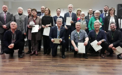 Arróniz repitió este domingo, 24 de febrero, a las puertas de su Trujal Mendía el poder de convocatoria de su fiesta del aceite. Más de 10.000 paladares saborearon la primera cata de la campaña, que colocará en el mercado casi dos millones de litros.