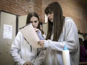 Alumnado del IES Basoko durante un día de clase.