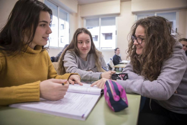 Alumnado del IES Basoko durante un día de clase.