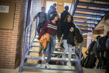 Alumnado del IES Basoko durante un día de clase.