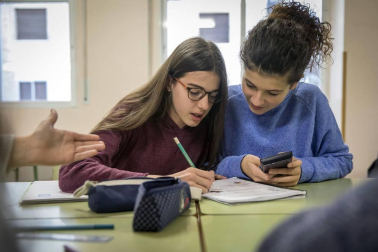 Alumnado del IES Basoko durante un día de clase.