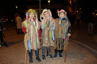 El pasado fin de semana Huarte celebró sus fiestas de Carnaval. La cámara de ¡Click! se acercó la tarde del sábado para disfrutar con los vecinos de la kalejira, que partió desde San Esteban y contó con la participación de los grupos culturales de Huarte. Los personajes propios de esta localidad -Tipulón, minervas y kemakulos- junto a los txatxos y el zanpantzar, convirtieron la jornada en una auténtica fiesta en la calle.