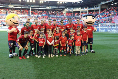 Fotos del búscate en la grada del Osasuna - Nàstic