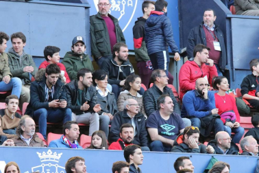 Fotos del búscate en la grada del Osasuna - Nàstic