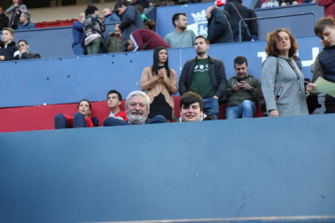 Fotos del búscate en la grada del Osasuna - Nàstic