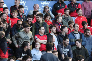 Fotos del búscate en la grada del Osasuna - Nàstic