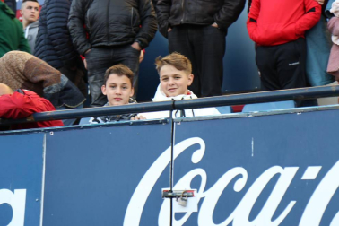 Fotos del búscate en la grada del Osasuna - Nàstic