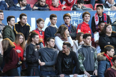 Fotos del búscate en la grada del Osasuna - Nàstic