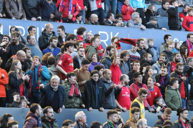 Fotos del búscate en la grada del Osasuna - Nàstic