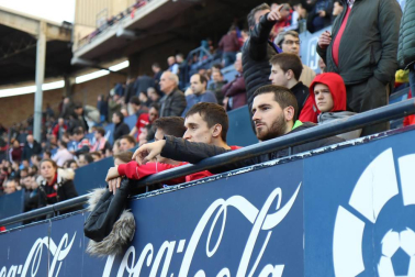 Fotos del búscate en la grada del Osasuna - Nàstic