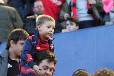 Fotos del búscate en la grada del Osasuna - Nàstic