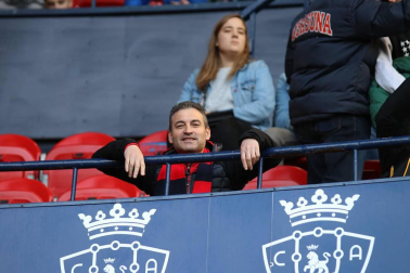 Fotos del búscate en la grada del Osasuna - Nàstic