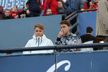 Fotos del búscate en la grada del Osasuna - Nàstic