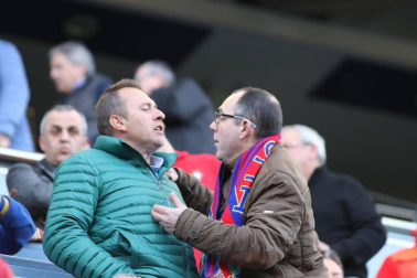 Fotos del búscate en la grada del Osasuna - Nàstic