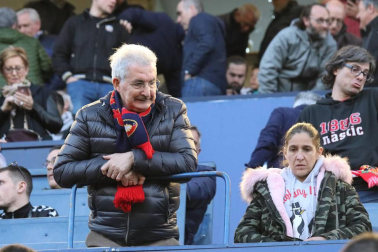 Fotos del búscate en la grada del Osasuna - Nàstic