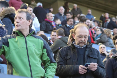 Fotos del búscate en la grada del Osasuna - Nàstic