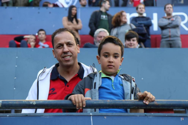 Fotos del búscate en la grada del Osasuna - Nàstic