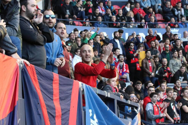 Fotos del búscate en la grada del Osasuna - Nàstic