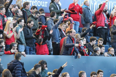 Fotos del búscate en la grada del Osasuna - Nàstic
