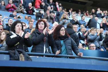 Fotos del búscate en la grada del Osasuna - Nàstic
