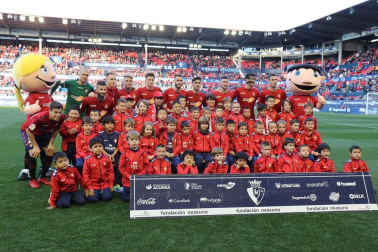 Fotos del búscate en la grada del Osasuna - Nàstic