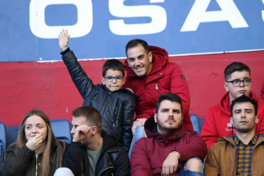 Fotos del búscate en la grada del Osasuna - Nàstic