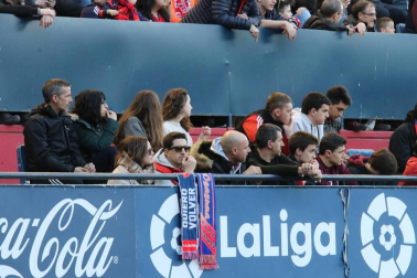 Fotos del búscate en la grada del Osasuna - Nàstic