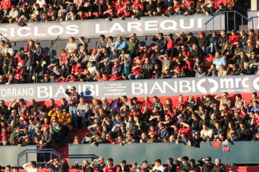 Fotos del búscate en la grada del Osasuna - Nàstic