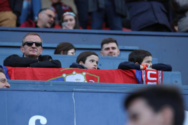 Fotos del búscate en la grada del Osasuna - Nàstic