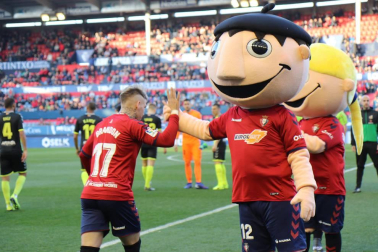 Fotos del búscate en la grada del Osasuna - Nàstic