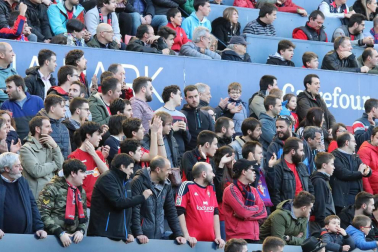 Fotos del búscate en la grada del Osasuna - Nàstic