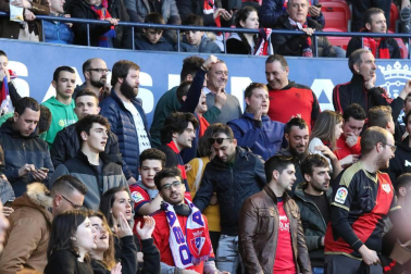 Fotos del búscate en la grada del Osasuna - Nàstic
