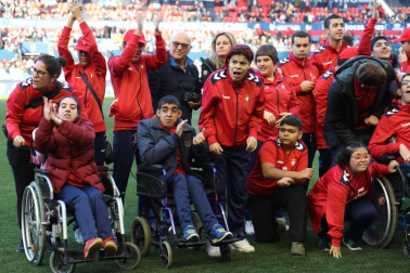 Fotos del búscate en la grada del Osasuna - Nàstic