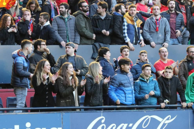 Fotos del búscate en la grada del Osasuna - Nàstic