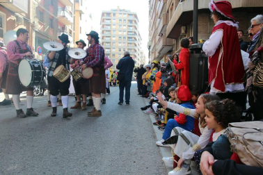 Fotos de los mejores disfraces de carnaval del desfile del domingo en Tudeola
