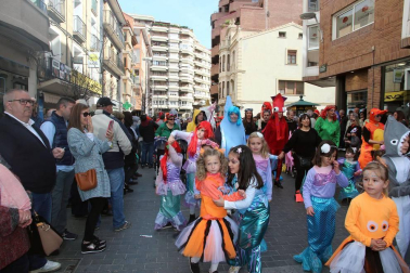 Fotos de los mejores disfraces de carnaval del desfile del domingo en Tudeola