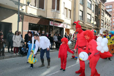 Fotos de los mejores disfraces de carnaval del desfile del domingo en Tudeola
