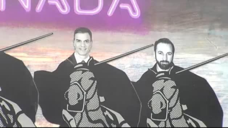Polémico mural compara a los líderes políticos con 'la Manada'