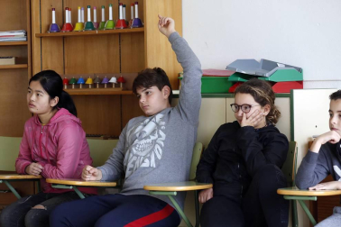 Alumnado del colegio Mendialdea I de Berriozar durante una jornada lectiva.