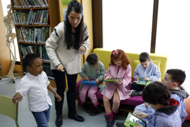 Alumnado del colegio Mendialdea I de Berriozar durante una jornada lectiva.