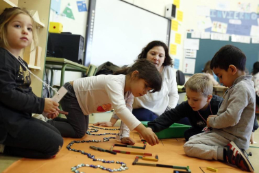 Alumnado del colegio Mendialdea I de Berriozar durante una jornada lectiva.