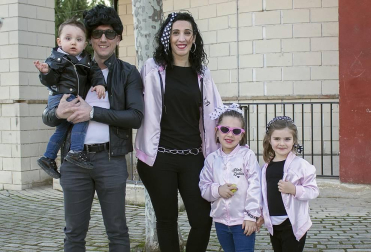 Los vecinos de Allo celebraron su fiesta de carnaval el sábado 2 de marzo. Abrió la jornada una comida organizada por Txorota en el Centro Cívico, a la que siguió el recorrido por la localidad, acompañados de la charanga local 'Los Virtuosos', con reparto de pastas y magdalenas. A la tarde, los vecinos disfrutaron de una chocolatada con bollo en el centro cívico, que dió paso a la actuación del DJ Txemi. La fiesta se cerró con discomóvil hasta la madrugada.