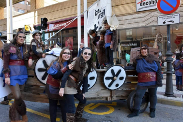 El gran desfile de Carnaval, que se celebró la tarde del sábado pasado, es el evento más esperado por los tudelanos en estas fiestas.  El recorrido comenzó en el exterior de la Antigua Estación de Autobuses y contó con la participación, entre otros, del Zanpantzar de Peña Beterri, la Asociación Cultural de Mujeres Lourdes, la charanga “Las Peñas”, la Asociación Cultural Argia Ikastola, los Gaiteros de Tudela, la Apyma C.P. de Griseras, Asociación Tuterako Txistulariak, grupo “Retrofuturo”, Apyma C.P. Monte San Julián, AD. Tudela Hockey Club, grupo “Tobas añas desde Bolivia”, Apyma Anunciata, grupo de malabares, grupo de padres y madres del C.P. Huertas Mayores y Salay Bolivia Navarra.