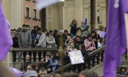 Concentración en la plaza del Castillo de Pamplona por el Día de la Mujer