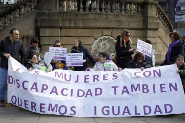 Concentración en la plaza del Castillo de Pamplona por el Día de la Mujer