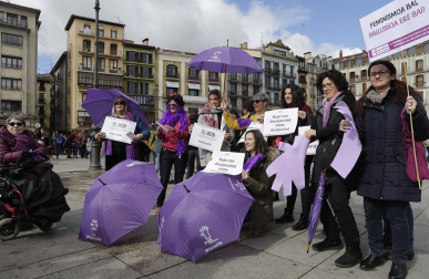Concentración en la plaza del Castillo de Pamplona por el Día de la Mujer