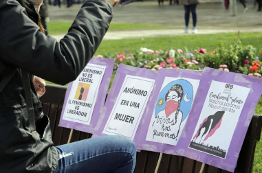 Concentración en la plaza del Castillo de Pamplona por el Día de la Mujer