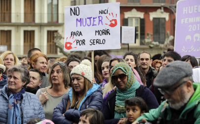 Concentración en la plaza del Castillo de Pamplona por el Día de la Mujer