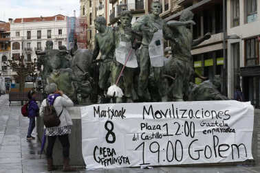 Concentración en la plaza del Castillo de Pamplona por el Día de la Mujer